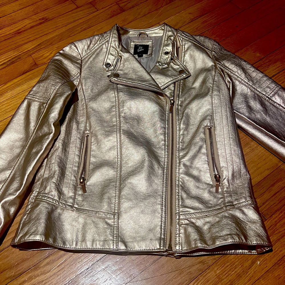 Xl ladies faux leather jacket.